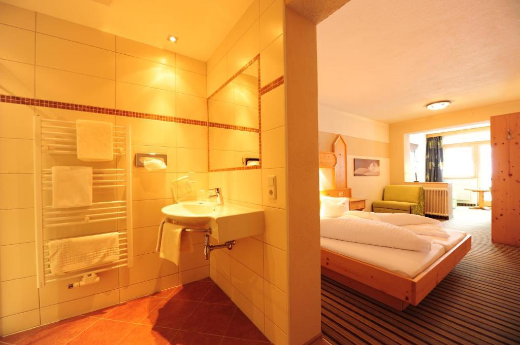 Hotel Toni Galtuer Luaran gambar