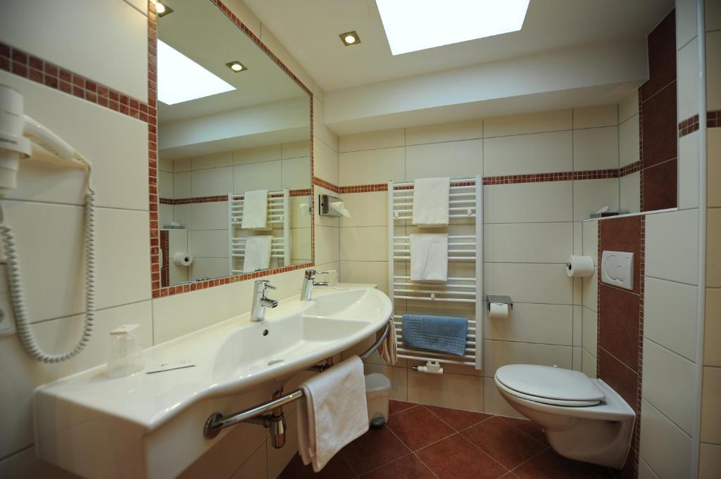 Hotel Toni Galtuer Luaran gambar