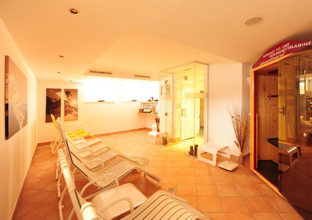 Hotel Toni Galtuer Luaran gambar